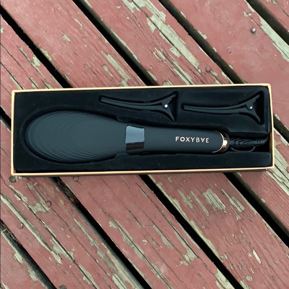 Foxybae Other - Foxybae straightening brush